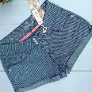 Bello Short a rayas😎.