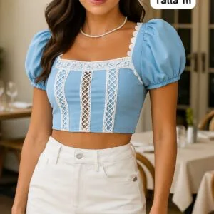 Bella Blusa encaje en el cuello💖.