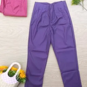 Bello Pantalón de cuero sintético😎.