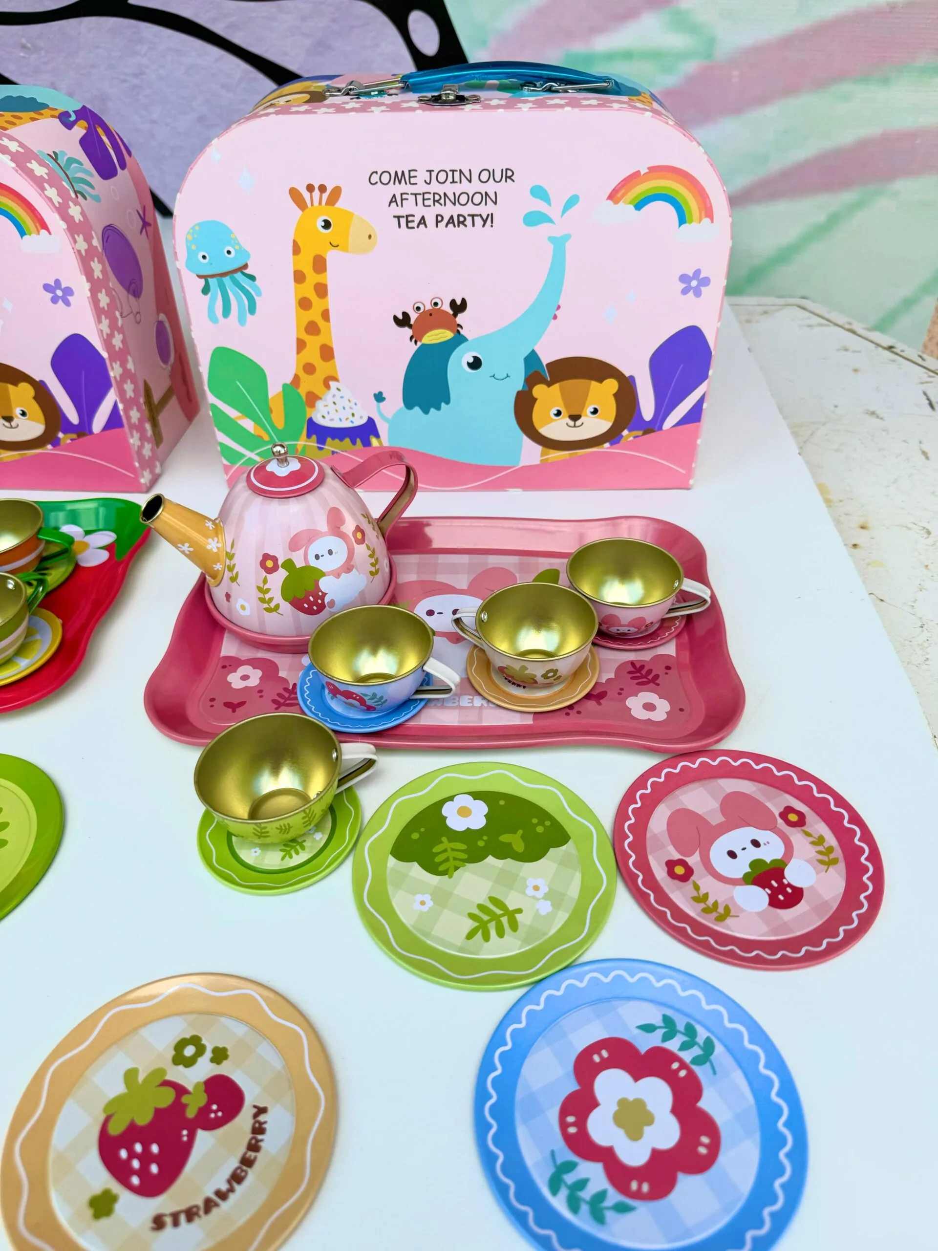 Neceser Juego de Té Infantil de Aluminio — Decorado OSITO🙈⭐. - Imagen 2