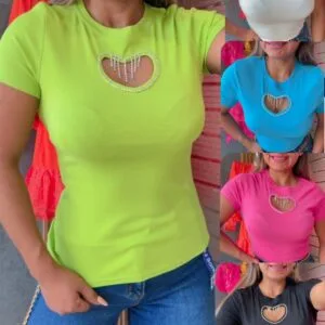 Hermosa Polera con corazón en el pecho de piedras💘.