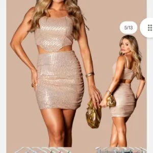 Hermoso Conjunto con falda corta de lentejuelas🤩.👍