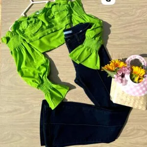 Bello Top corte estraple con Manga y hombros caidos🤗.