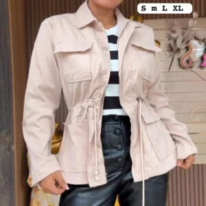 Chaqueta Safari para Mujer con Bolsillos y Cintura Ajustable.