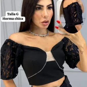 Hermosa Blusa con Manga de encaje.