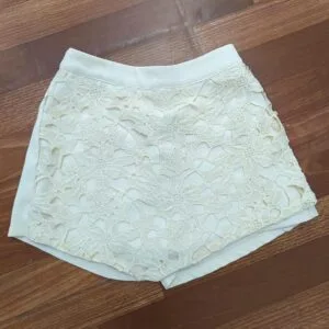Hermoso Short de tela.