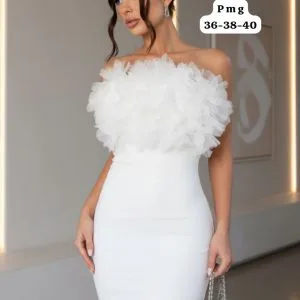 Hermoso Vestido Corto con flores en el pecho💐.👍