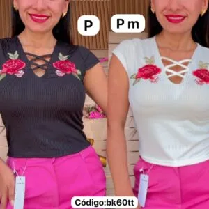 Hermosa Polera con Flor.