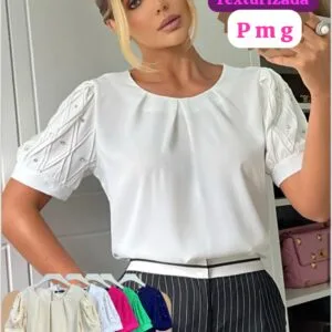 Hermosa Blusa Con detalles de piedras en el hombro🤩.