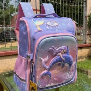 Hermosa Mochila Mediana Cirena.