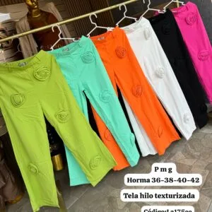 Hermosa Pantalóna con detalles de 💐.