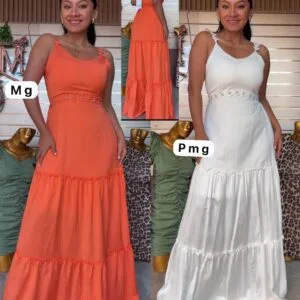 Hermoso Vestido Largo Con Detalles de Flores en el tiro y en la cintura😍.👍